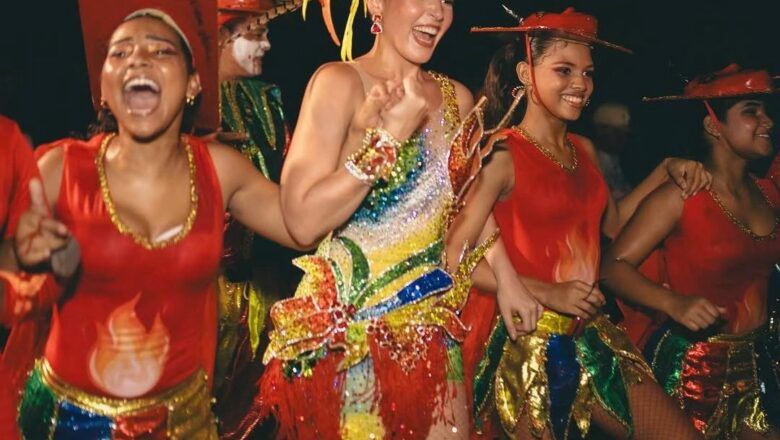 Barranquilla exhibe el talento de su moda fantasía en el Gran Malecón