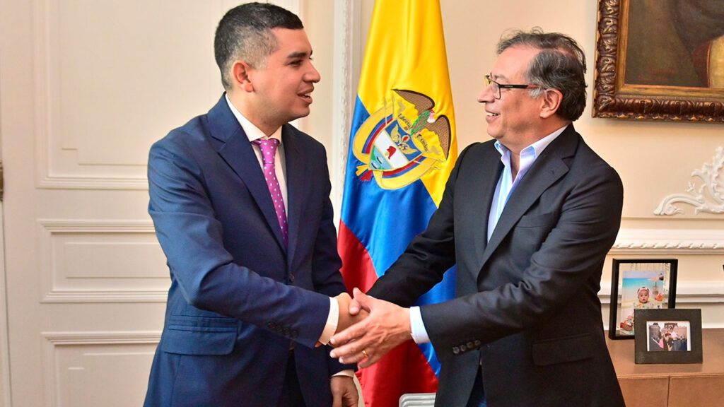 Petro anuncia reunión con la banca sobre ahorros pensionales en fondos privados y apoyo a la emergencia económica