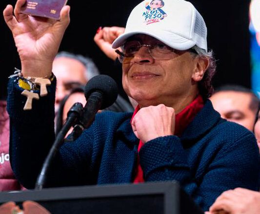 Nuevo pasaporte hecho en Colombia