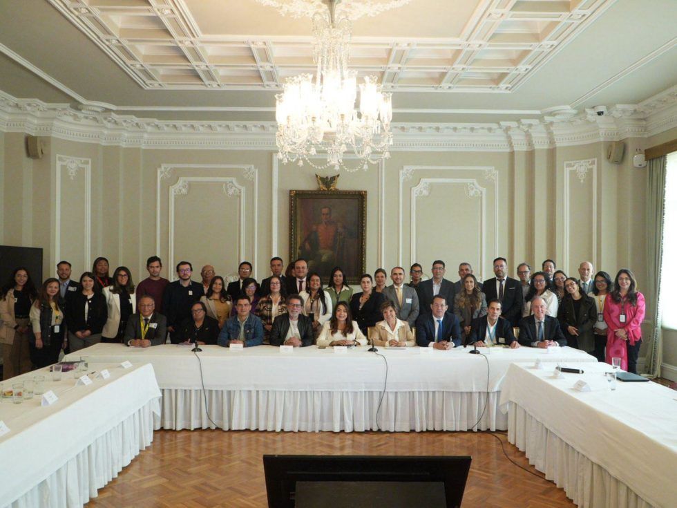 comision de seguimiento impulso y verificacion a la implementacion recibe informe de cierre de entrega de bienes farc 980x735 1