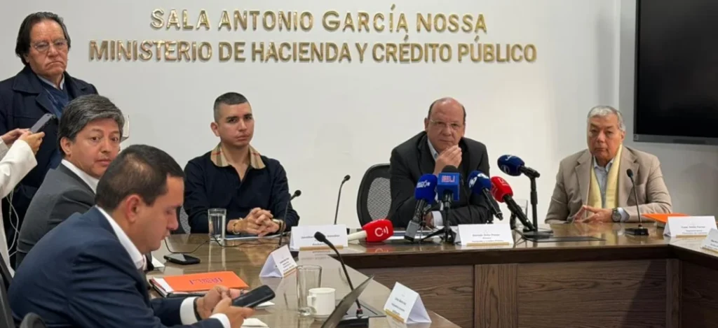 Gobierno y Bancos acuerdan dar 2,1 millones de nuevos créditos y alivios