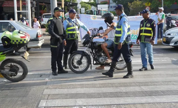 Con la campaña ‘Respeta la vida en la vía’, Cartagena realizó operativos de control en el carril solo bus