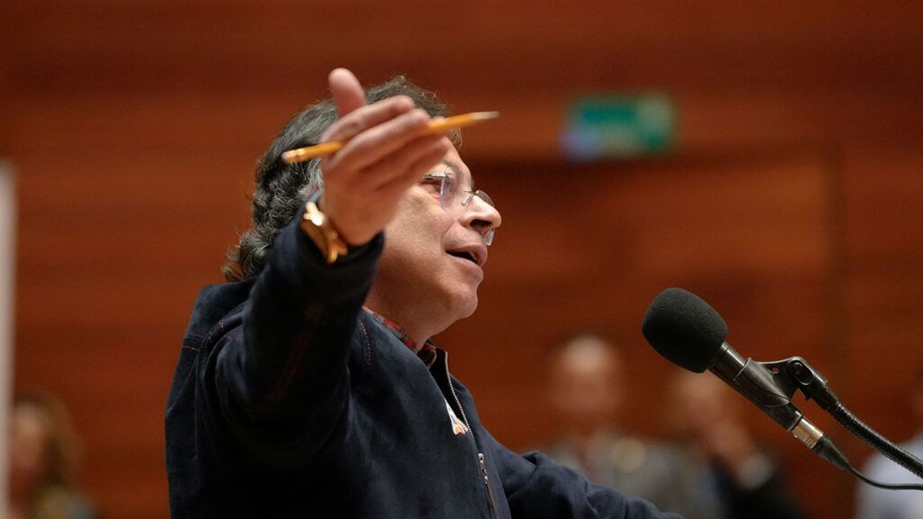 Presidente Petro califica de ‘electoral’ decisión del Banco de la República de subir tasas de interés