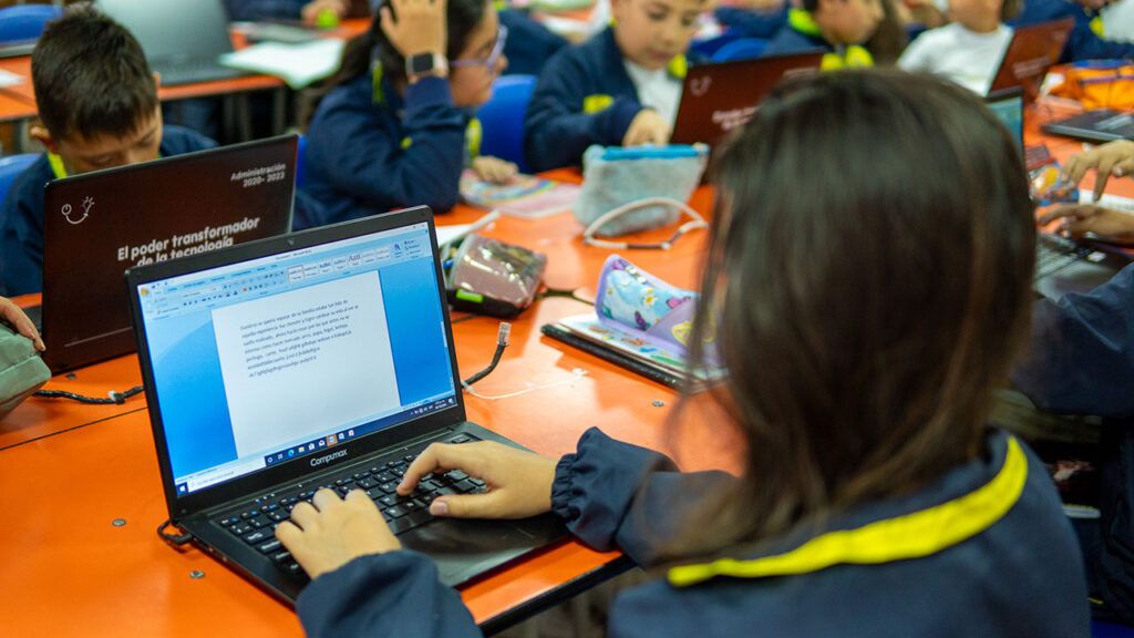 Lista convocatoria de Concurso Nacional de Escritura ‘Historias de Paz’ 2026 para niñas, niños, jóvenes y adultos