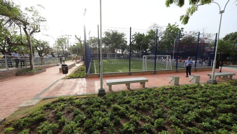 Con nuevo parque y cancha de fútbol en 7 de Abril, Distrito entrega nuevos espacios para los campeones del futuro