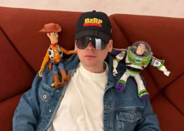 Bizarrap hará doblaje en español de ‘Toy Story 5’ con Bad Bunny