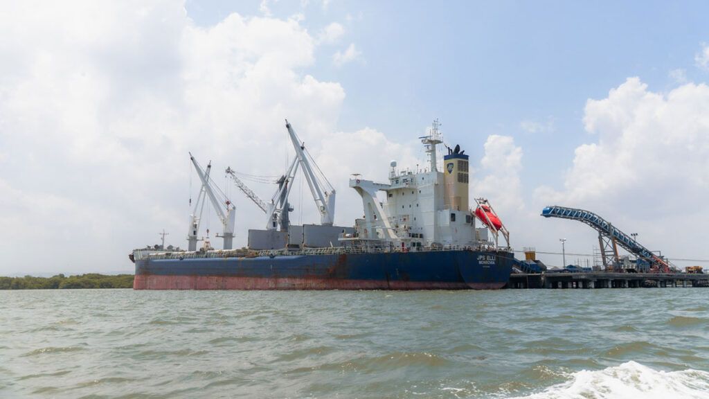 Ecopetrol realizó la primera venta internacional de coque con envío de 50 mil toneladas del producto a Japón