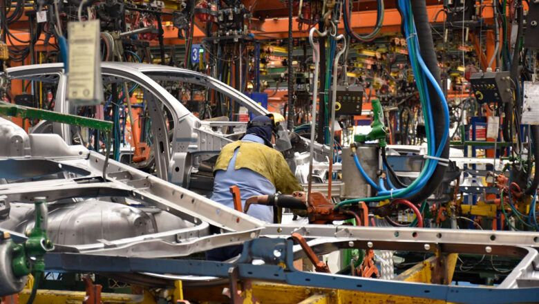 Colombia exportó US$98 millones en buses y automóviles entre enero y abril de 2026, 191% más que en 2025
