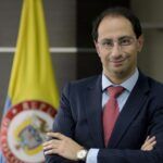 No presentar reforma tributaria en empalme pide Restrepo a Gobierno Petro