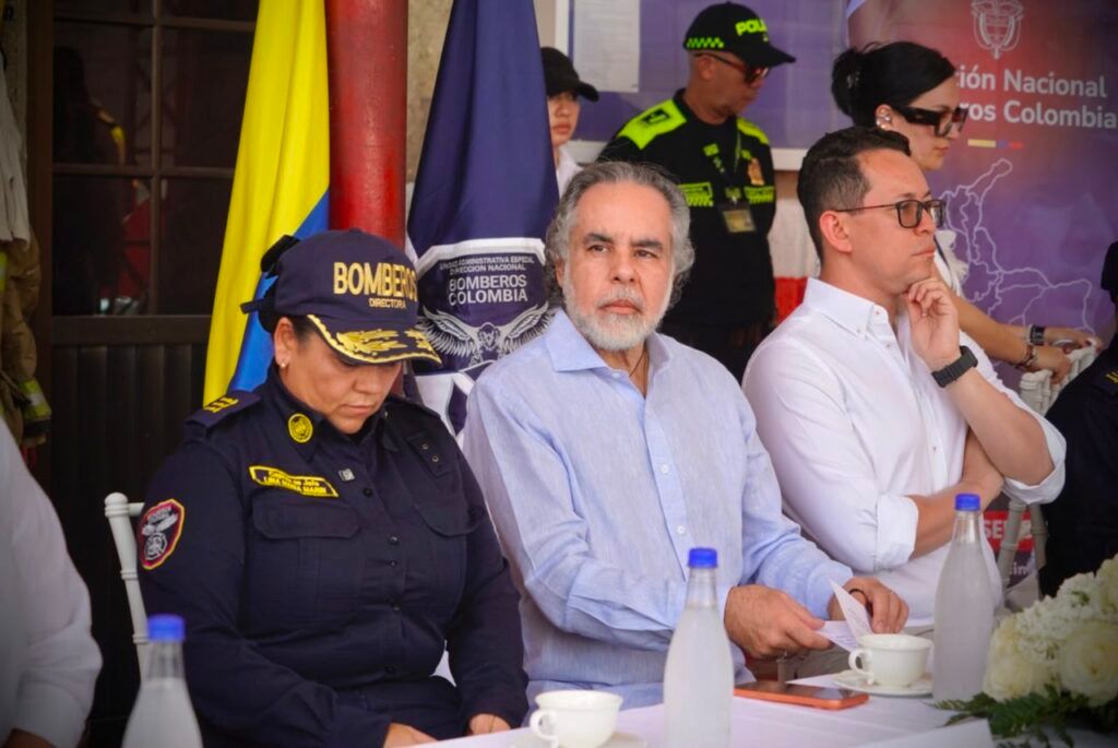 Gobierno nacional fortalece a los cuerpos de bomberos del Caribe con la entrega de equipos especializados para la atención de emergencias