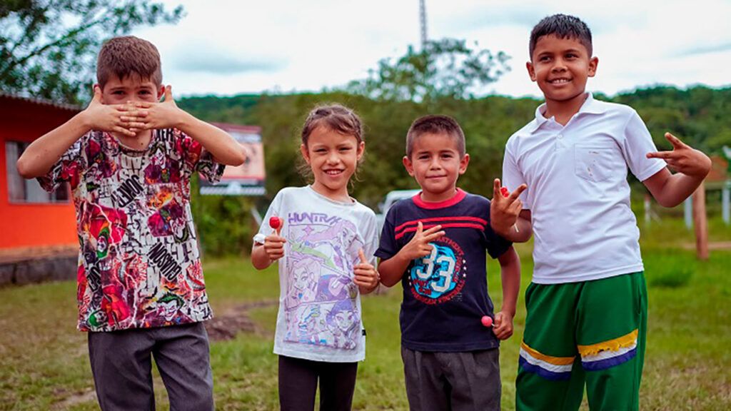 Gobierno invierte más de $123 mil millones para dotación y mobiliario escolar de escuelas rurales en el país