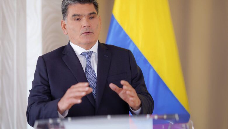 “La transición democrática debe realizarse en completa paz y armonía, con respeto a nuestras instituciones”, Procurador