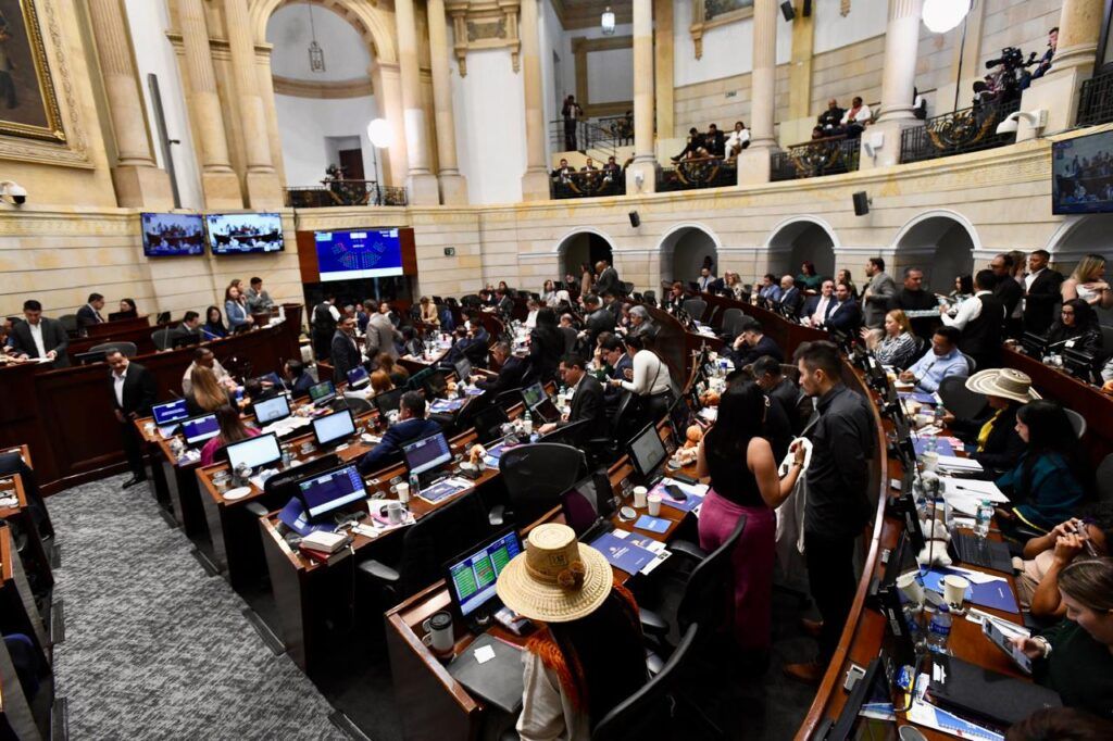 ¿Qué dijeron los senadores en el debate para que el Senado se traslade a Cali para la posesión presidencial? senado plenaria ed